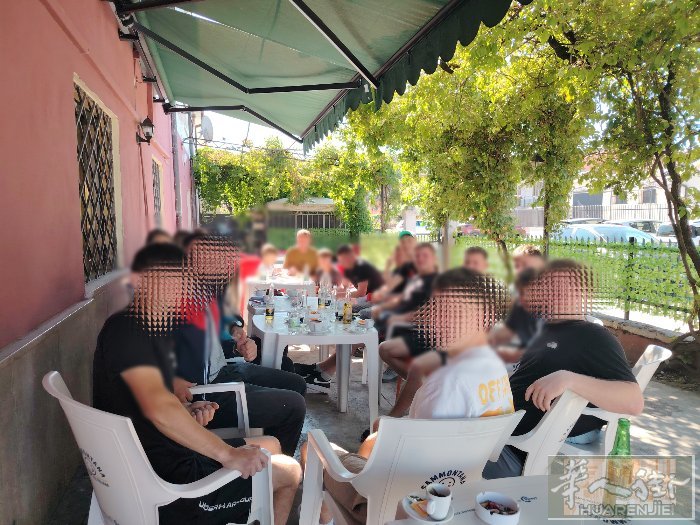 Verona边小地方酒吧因身体原因需转让。生意稳好做 不需要多语言 停车方便 吧