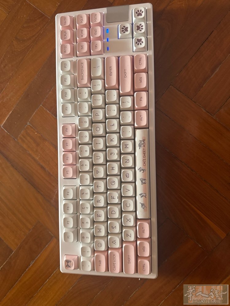 出一个闲置无线键盘成色很新 有兴趣的联系v328446051 prato 面交