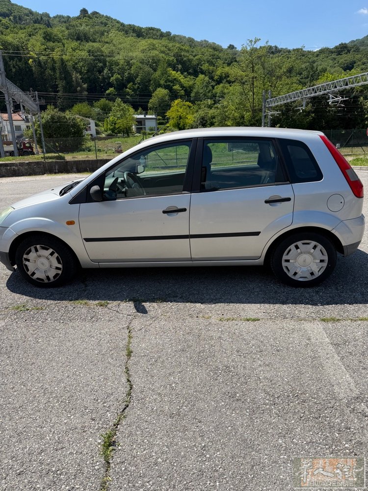 04年的Ford fiesta 1.2汽油，16万公里数，车况良好，便宜出，适合