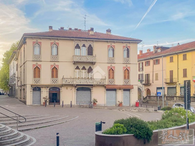 【出租】Melegnano (MI)店面  商铺面积约180平方米，分布于两个楼