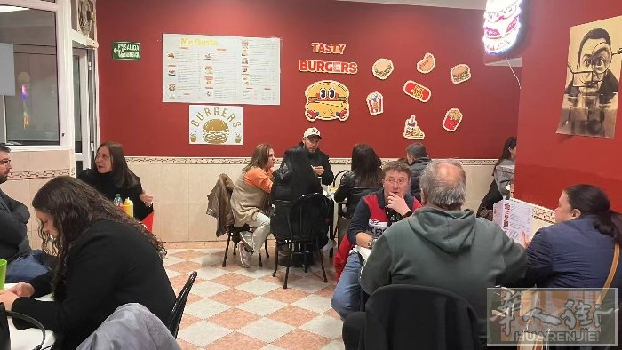 帕伦西亚Palencia市中心酒吧加汉堡店转让，转让费2万