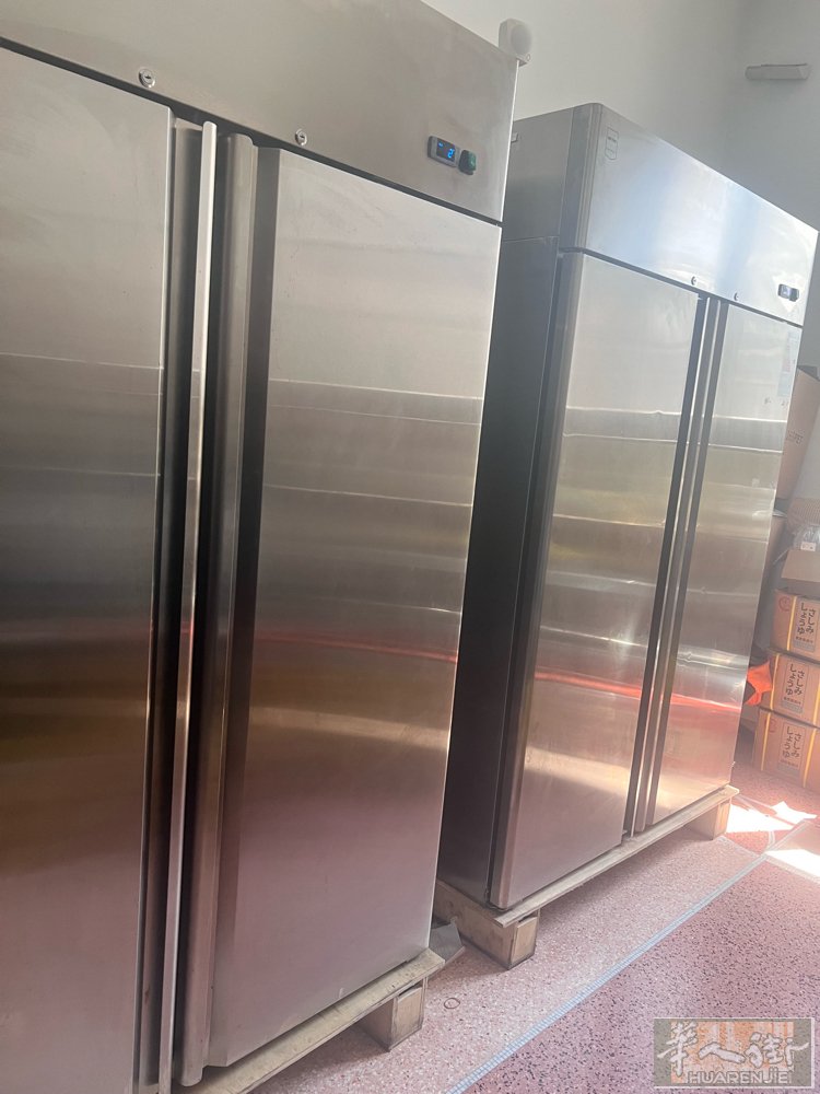 双排门冰箱用了一年全好的，价格1200一台出售 自己配车带走. 地址pisa 联