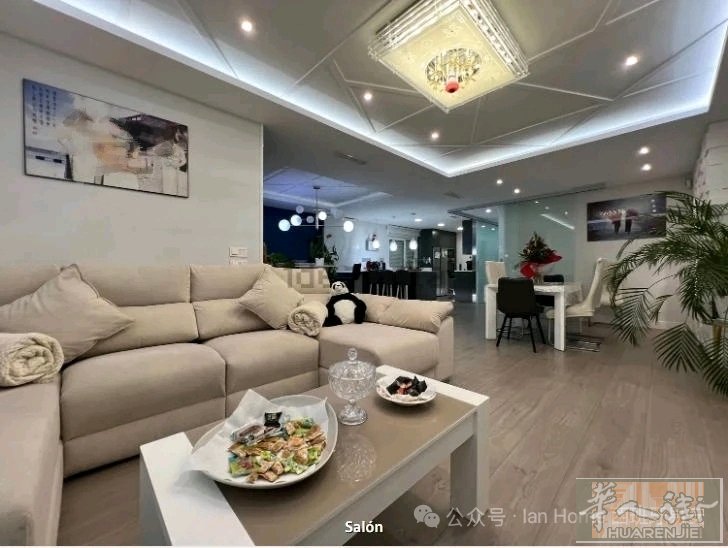 马德里南部新城Rivas豪宅出售，建筑面积430，5室6卫，带超大泳池、健身房、