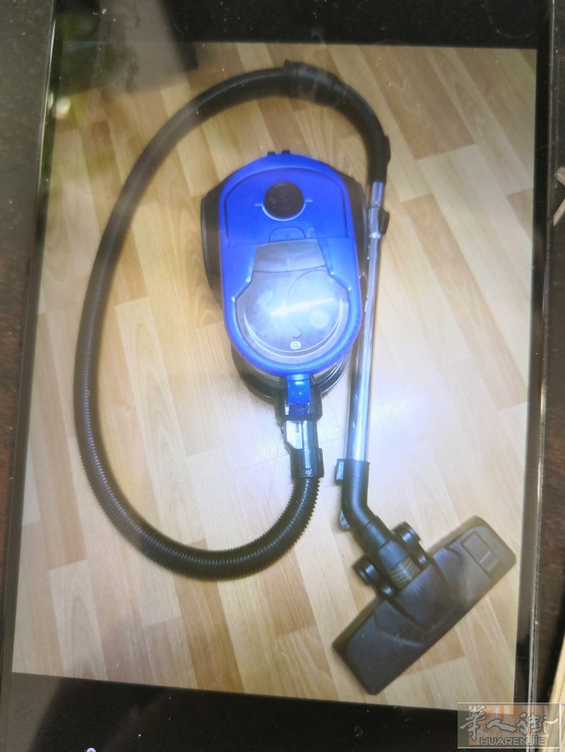 出吸尘器20欧 不用换垃圾带 很方便