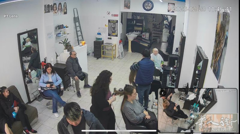 理发店转让：海边城市有十几万人口，现在有六家理发店，本店是老店已开十几年了，店有