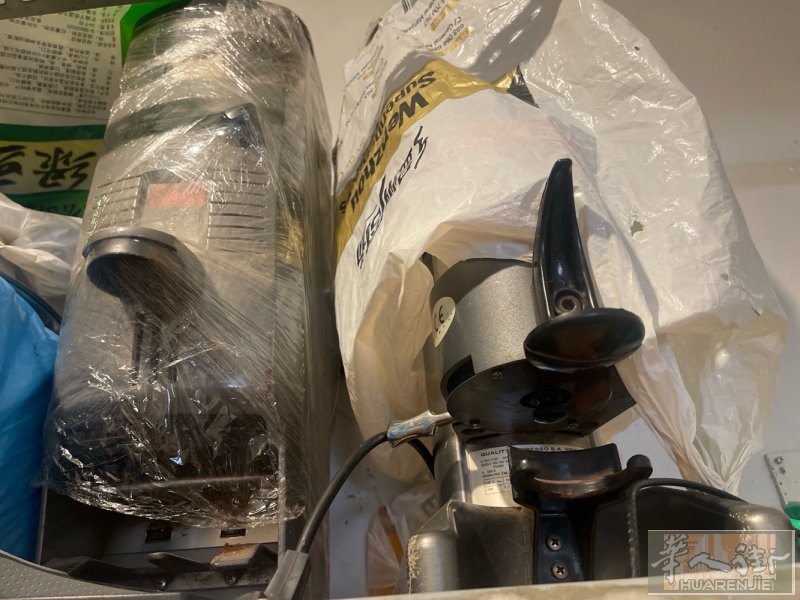 闲置咖啡磨豆机两个，四门餐馆冰箱和烤鸡炉（可烤15只）便宜卖 ，非诚勿扰谢谢