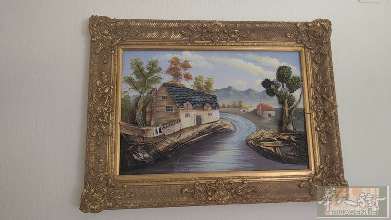 西洋风景油画，带雕花金色画框，画面保存很好，整体成色几乎全新，画框和画芯都在，细节丰富，色彩很美，适合家居装饰或收藏。