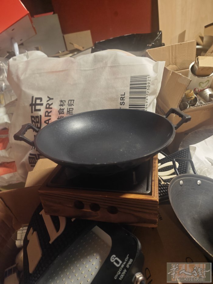 出售餐馆酒吧用的冰箱 切肉机 炸薯条灶 餐馆洗碗池 杯子  盘子 大大小小