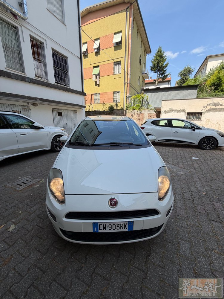 Forli 出一辆 2014 年 10 月的 fiat punto 手动挡 汽油