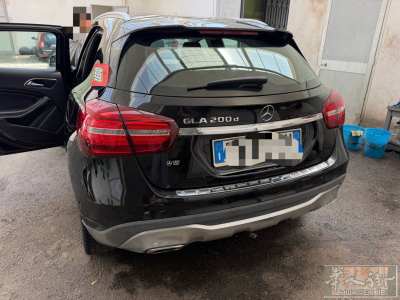 15800欧 出奔驰GLA 200d 女生自用车。 黑色 ，2019年，11w公