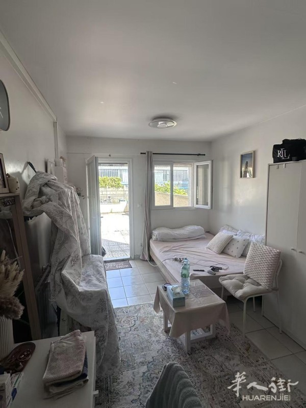 94省,Villejuif(94800) (ID：185513) 19平的 studio  房间1 有家具