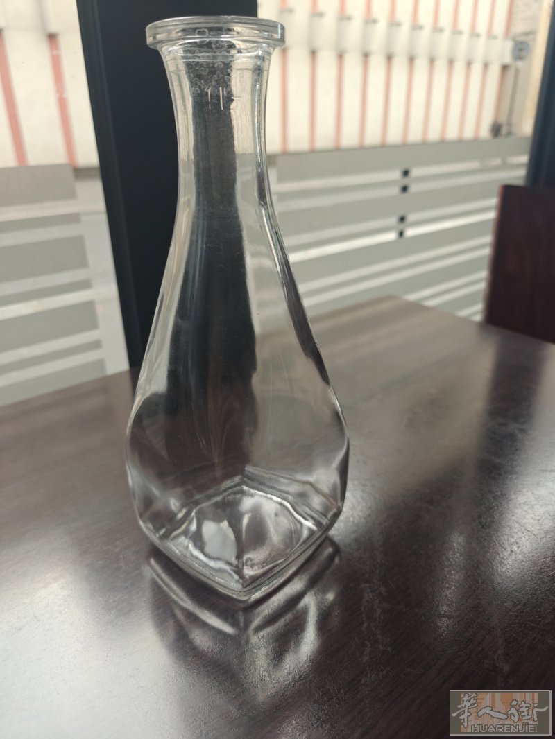 餐厅水壶出售，一欧一个，意者请电，0660677794