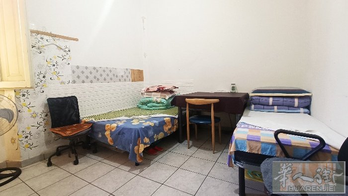 普拉托中国街香满楼附近有东北人开的搭铺、单间、夫妻间、三人间、二人间、散铺、房间