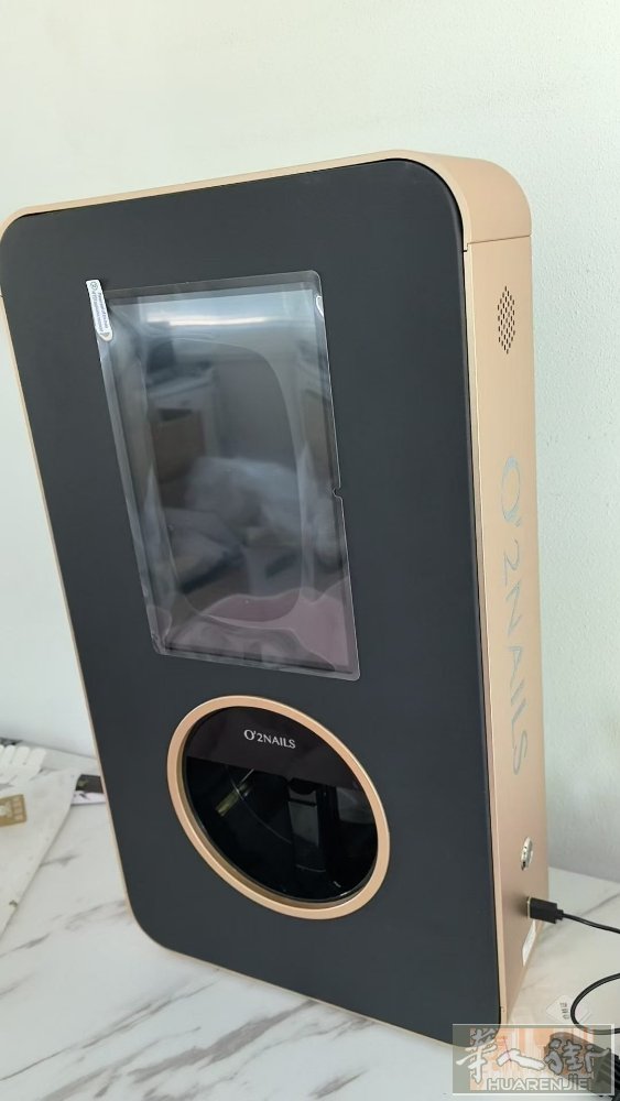 出一台自动彩绘美甲机一台，全新现货，本来想弄自用的现在用不到了，有美甲店，或有等
