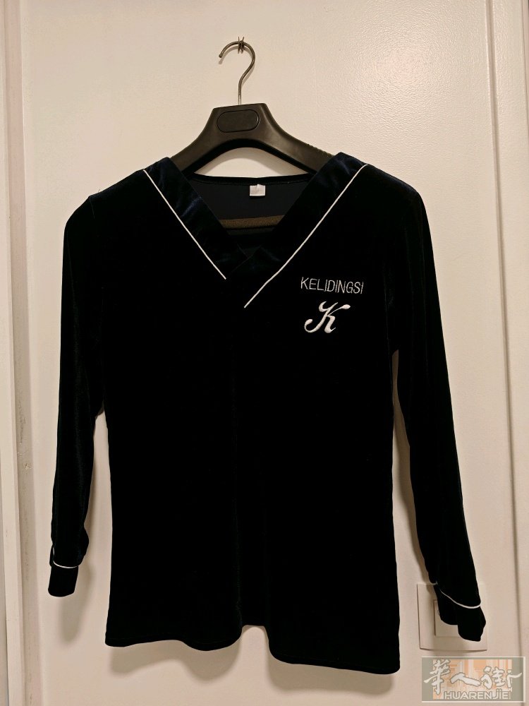 便宜出一套时尚高级感绒布睡衣, 深蓝色，M码：155cm/160cm上下都可以穿