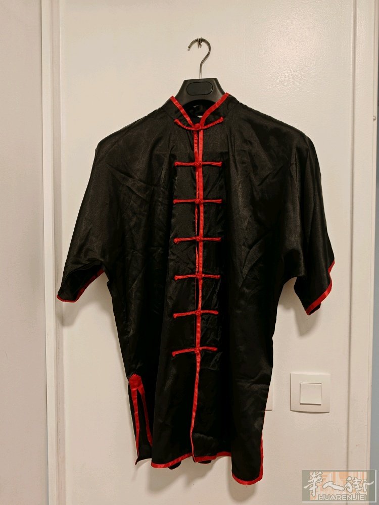 便宜出一套练功服（太极，武术，格斗等等），M码155cm/165cm都可以穿，不