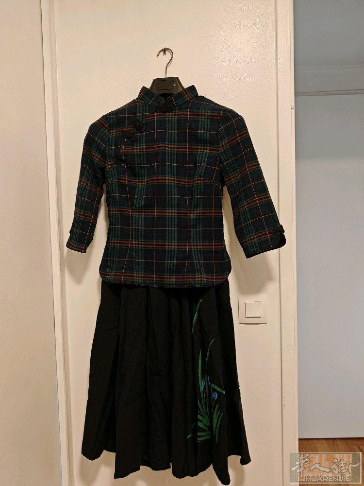 便宜出一套民国style汉服，买来一直放着，没穿过。M码。