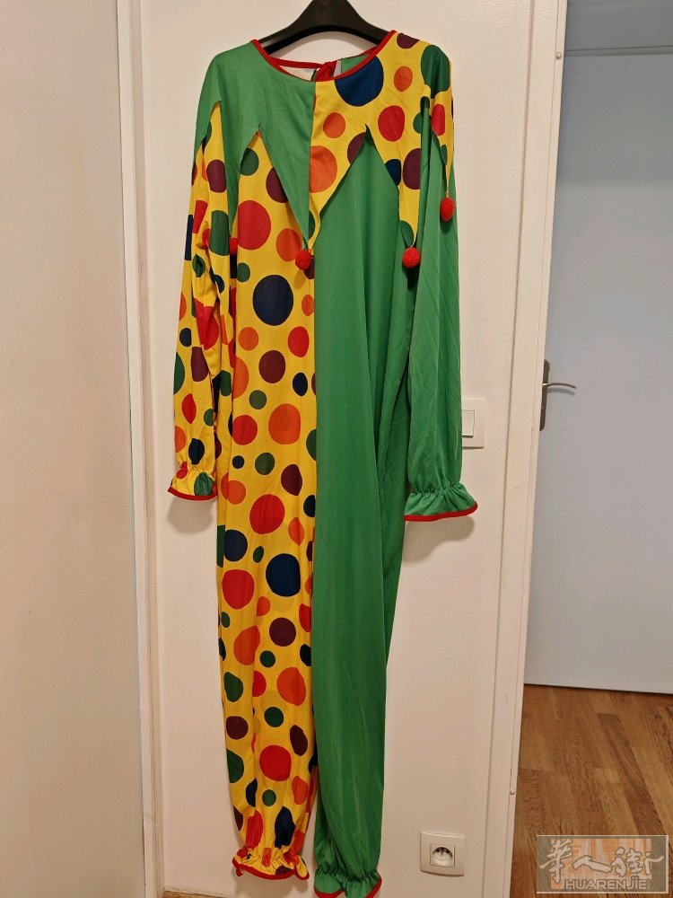 便宜出一套小丑衣服，均码M码，含帽子。