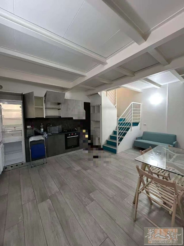 米兰北部(loft)整套出租。 区域：niquarda,  地址：via lui