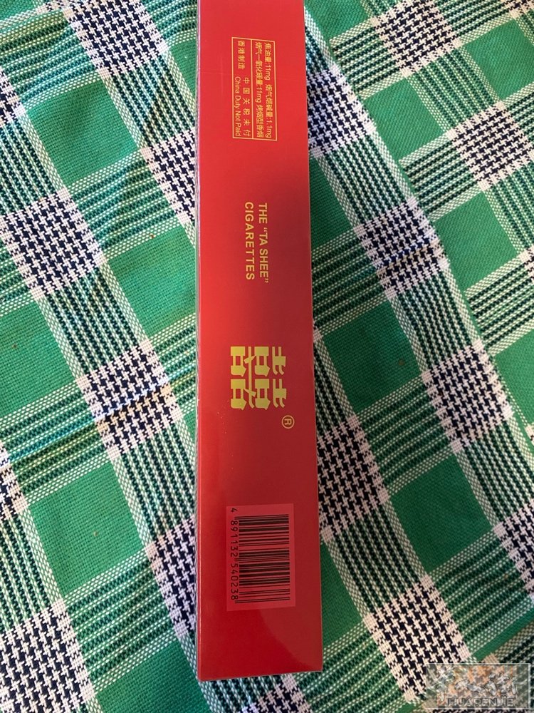 免税店买的红梅烟 40欧1条.有需要的请联系