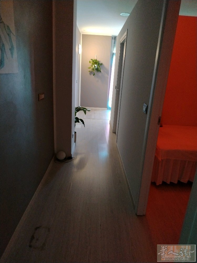 la spezia 按摩店转让，两个做工房间，其中一个带按摩浴缸。地理位置好，门