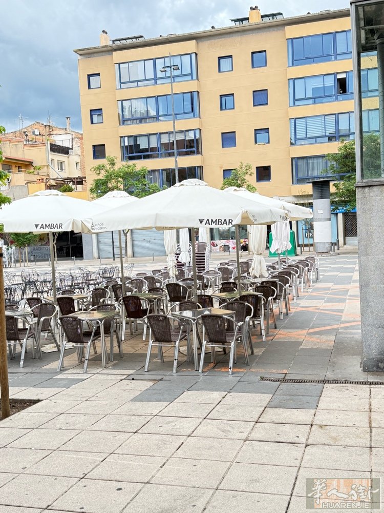 巴塞罗那郊区 igualada 市中心广场 plaza calfont 7号 酒