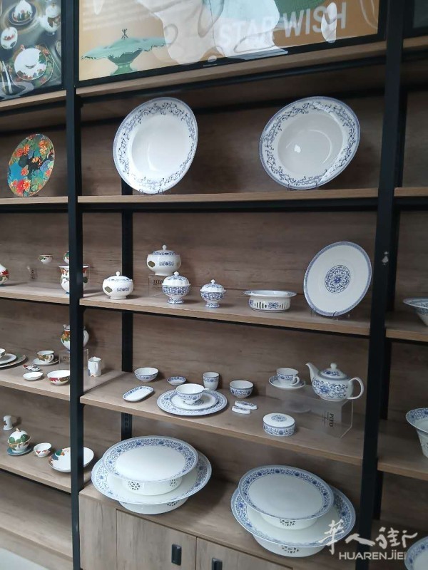 https://att.huarenjie.com/attachment/information/20260527/1779871717149665.jpg