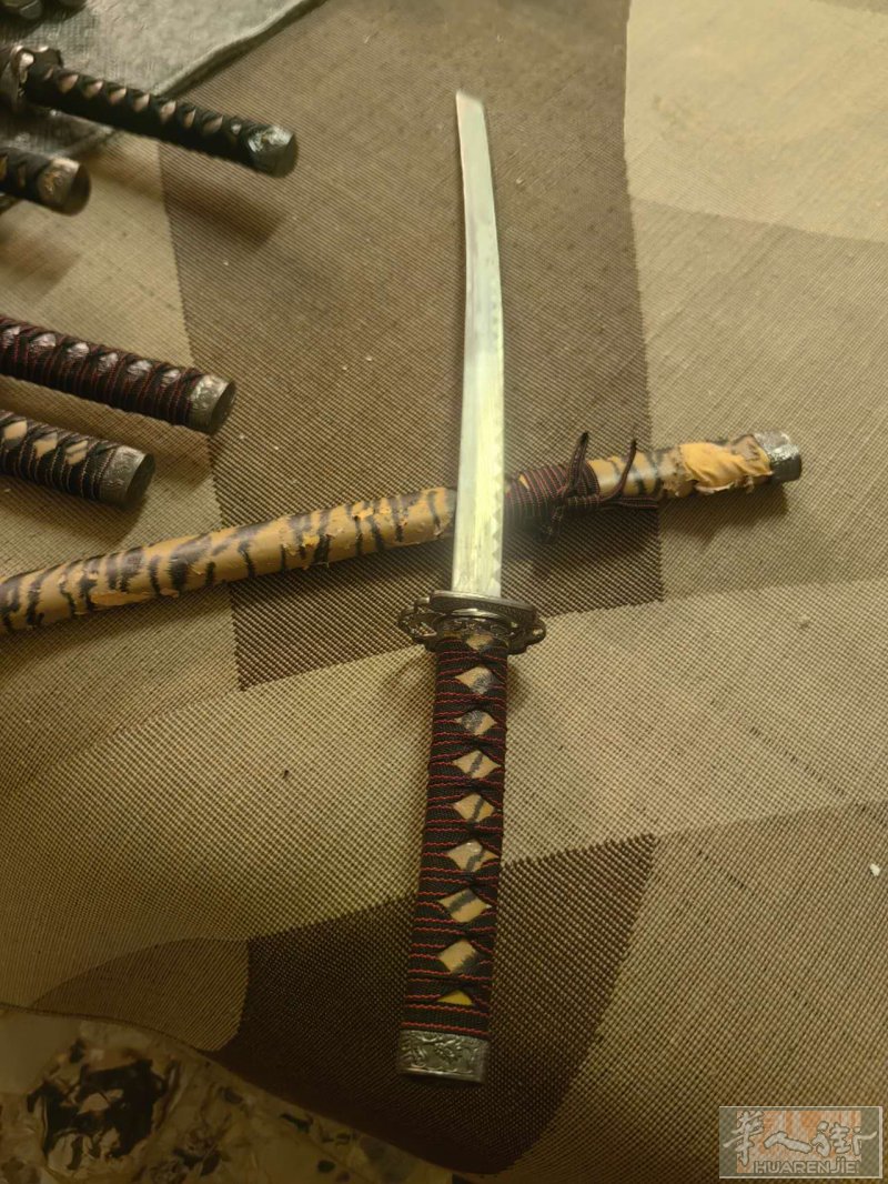 日式武士刀道具，带鞘，未开刃，安全放心，适合cos、拍照、表演、装饰用。
