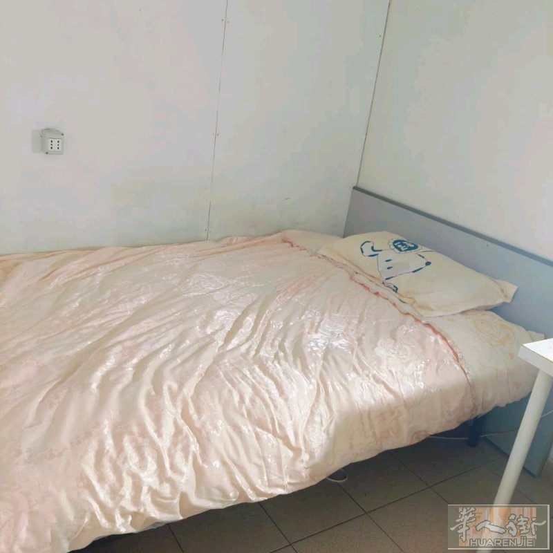 小林超市正对面有房大铺…长期短期都可以干净卫生，欢迎随时看房入住联系电话3880