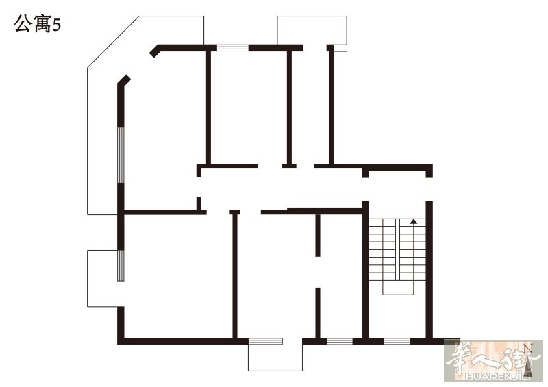 出售威尼斯mestre火车站附近via piave 整栋楼，  包含6 套住家＋ 1个商店，