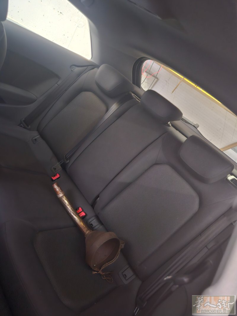 Audi a3 2017 年，柴油发动机1600，自动挡，39000公里，老人年迈不能开 €15000出售 电话3271631299