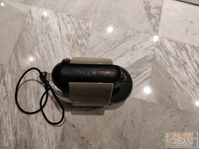 出闲置，八成新NESPRESSO胶囊咖啡机，原价199欧，现30欧出。高压锅，也