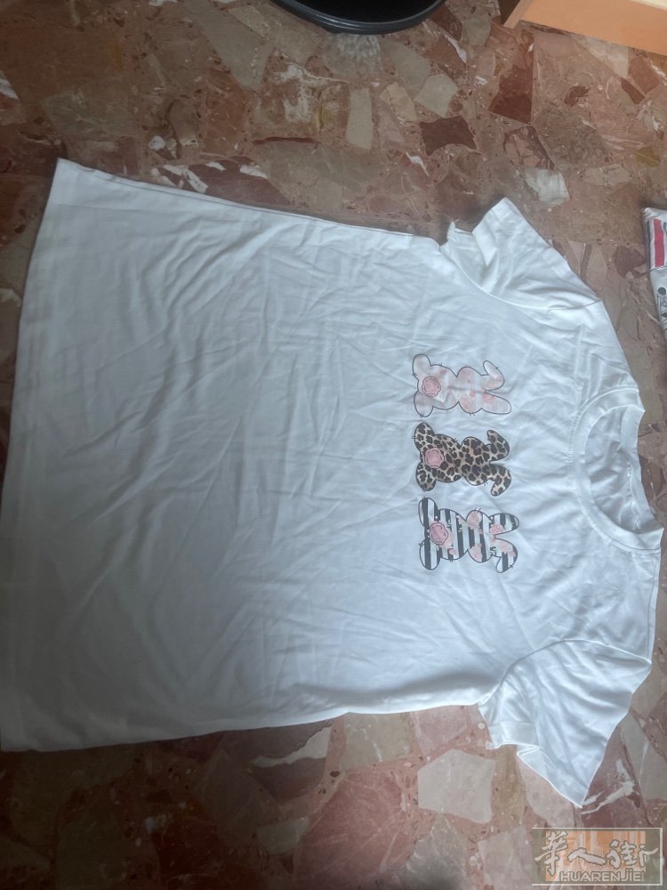 中国出口女士体桖10万件货在意大利便宜便宜处理需要加微信475121269