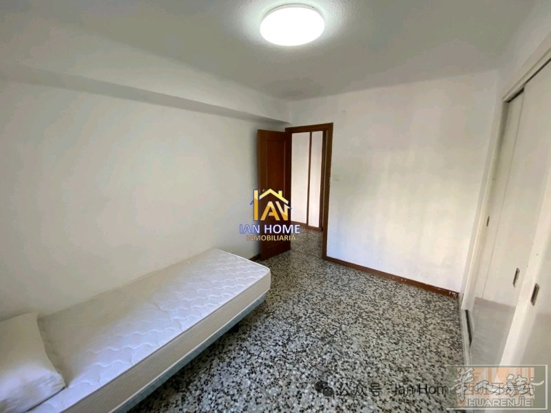 Plaza Elíptica旁三室一厅，一楼电梯，下楼走几步就是地铁口，可以乘坐