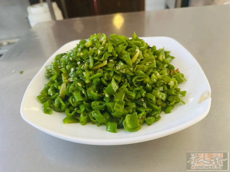 欢迎各位老板 本餐馆招待旅行社用餐 需要电话联系订餐和预订， 🍽️ 旅行社团队