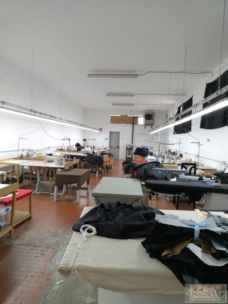 布衣工厂招熟练车工，做中细上衣、裤子、西裝、连衣裙，夫妻优先。备居留。