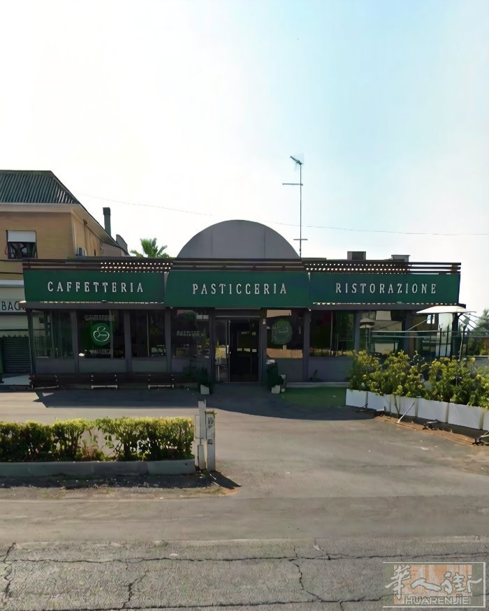 罗马  la storta 区分，富人区，商业繁华中心，四周众多店面，餐馆，酒吧