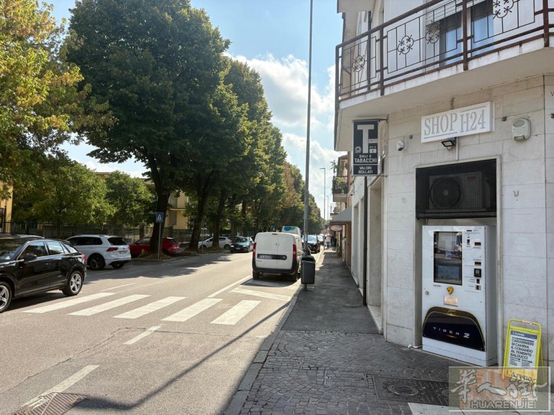 Legnago市中心(Verona省）生意好的酒吧带烟店43万欧出售