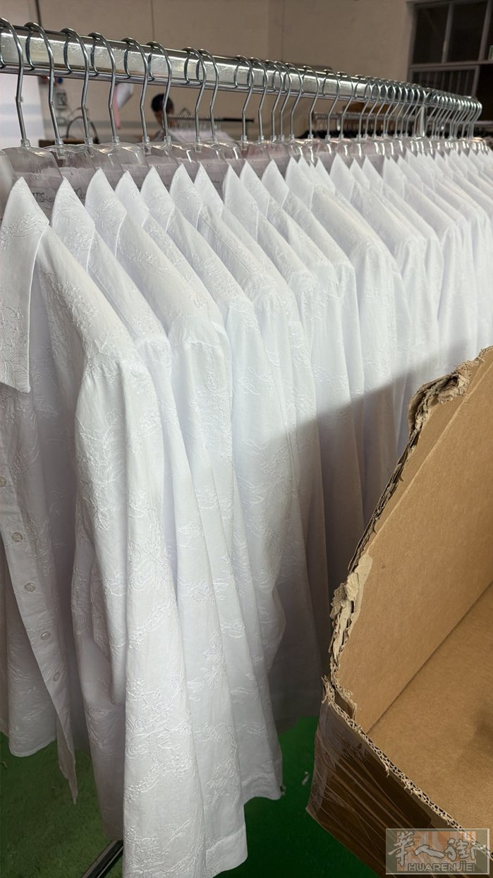 普拉托Prato的专业烫帮工团队 白天都在服装公司帮忙赶货烫的，方便于公司或者工