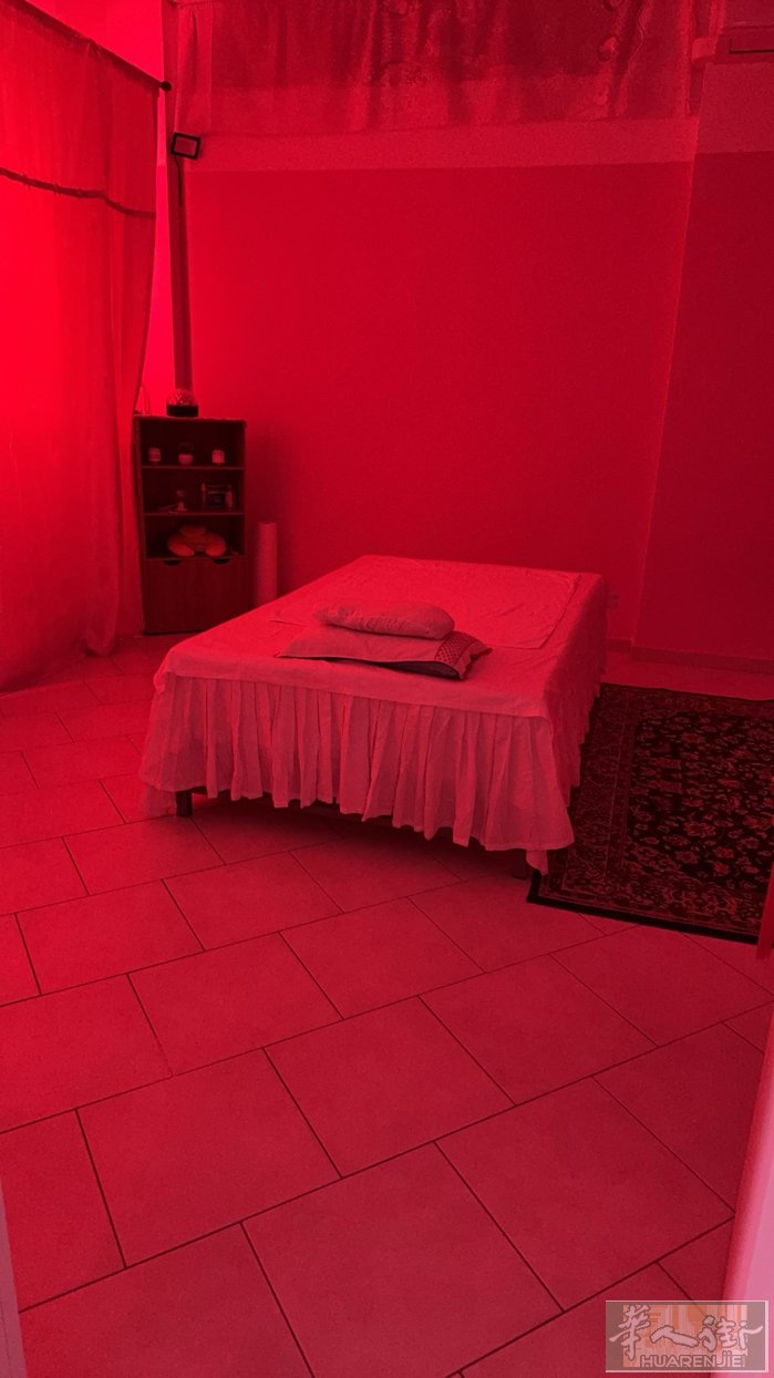 南部独一家按摩店转让，，有二个做工房間，－个大厅。生意好。服務員和二个左右三個，