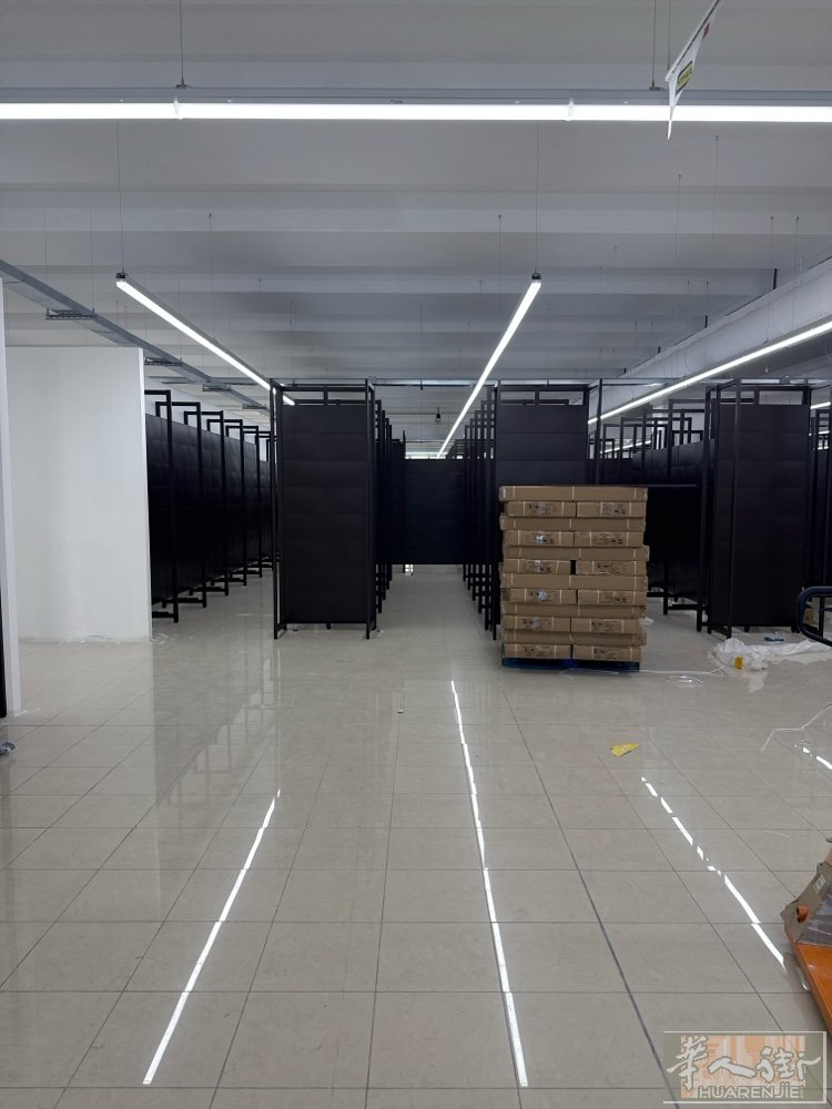威尼斯周边mogliao veneto 大型服装百货连锁超市六月中旬即将开业了