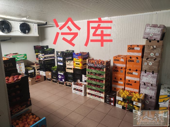 贝加莫Bergamo 市中心、旺铺转让， 十几年老牌水果店转让. 位置在市中心，