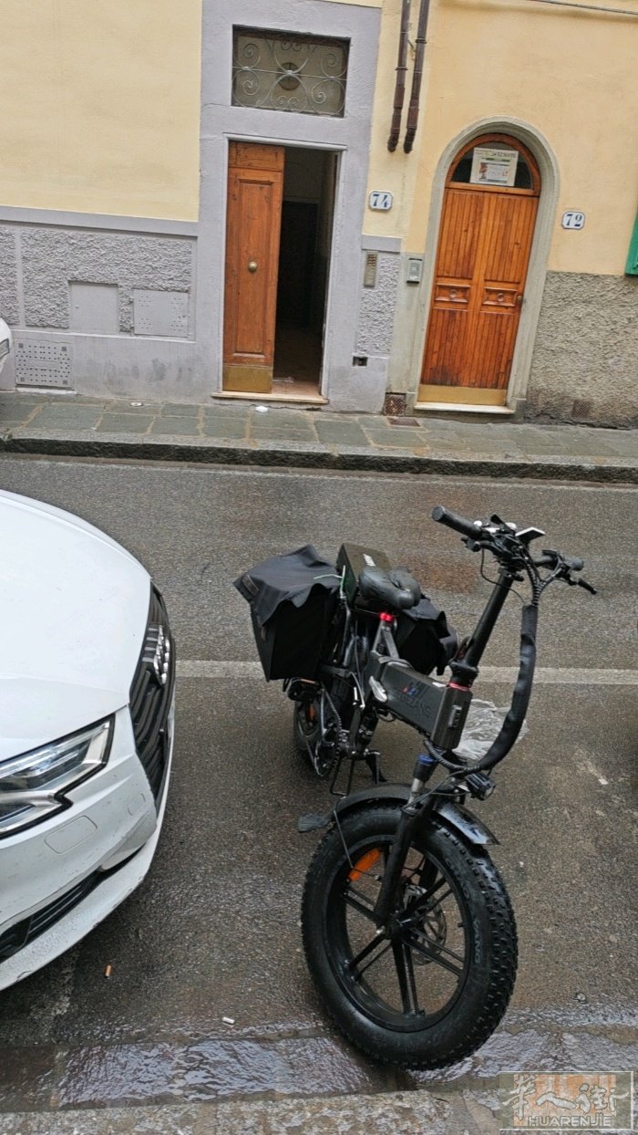 出超强续航电动自行车，前后两块电池，满电最少140公里续航。佛罗伦萨自提
