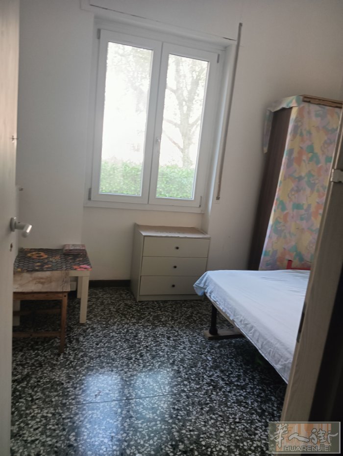 是米兰华人街附近certosa方向14路房间出租一个房间.长期搭.有稳定工作的.