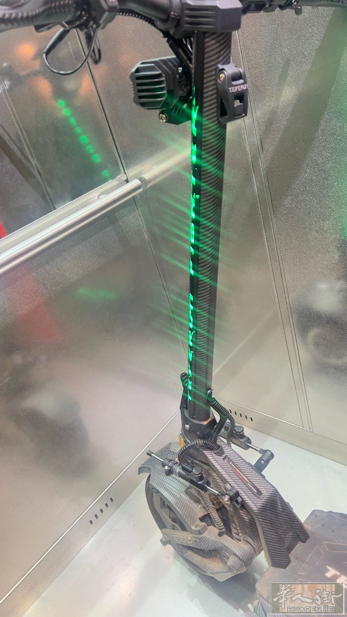 出二手电动滑板车，teverun 7260r 或者换物 我买的时候4900欧元用