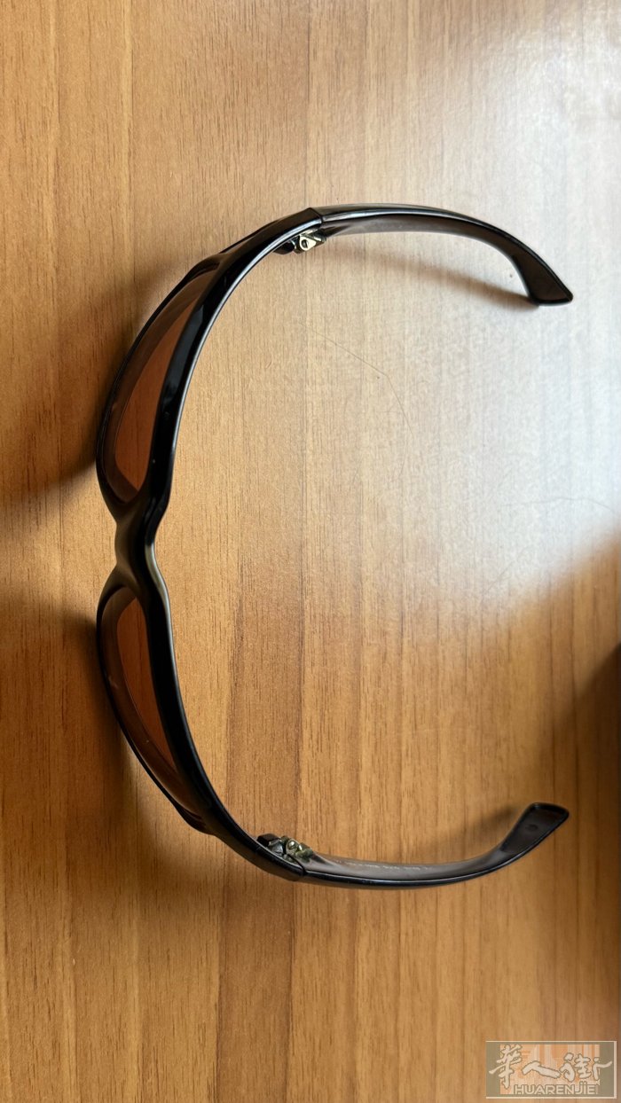 Olive 墨镜，正品，镜片有印，但使用无妨