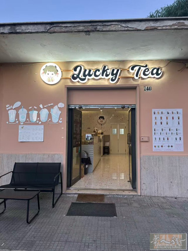 旺铺转让转让Viacassia富人区主街上，一家面积70平方左右！全新装修店机器