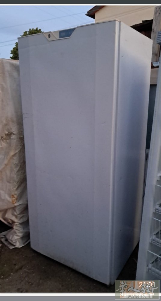 冷冻立柜冰箱，很大的，80-80-190   是立柜哦，餐馆厨房里用很好的，空间