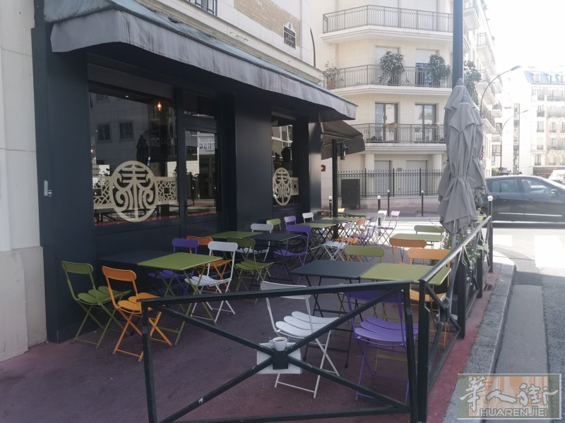 92区 levallois perret泰国餐厅，地理位置优越，视野开阔：转角店面23米餐厅大厅52个座位露台可容纳45个座位配备400型抽油烟机的厨房，符合标准该餐厅附带一套约60平方米的公寓，包括：3间卧室1间厨房1间淋浴房餐厅和住家合同为（3-6-9）年餐厅加住家总租金：2880欧元（含税）如需更多信息和看房，请联系我。