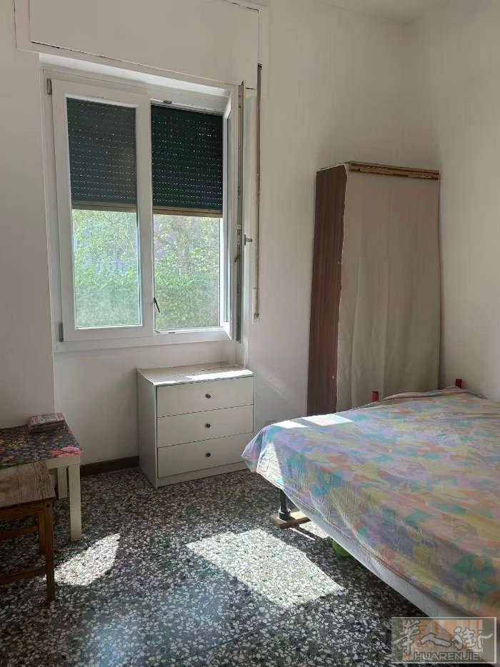 米兰：房间出租， 区域：（certosa）， 地址：via sapri  楼层：